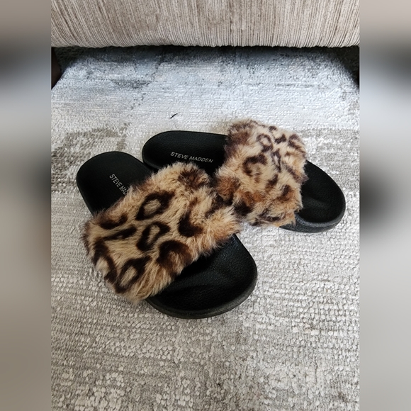 Girls Steve Madden Slides - Picture 1 of 2